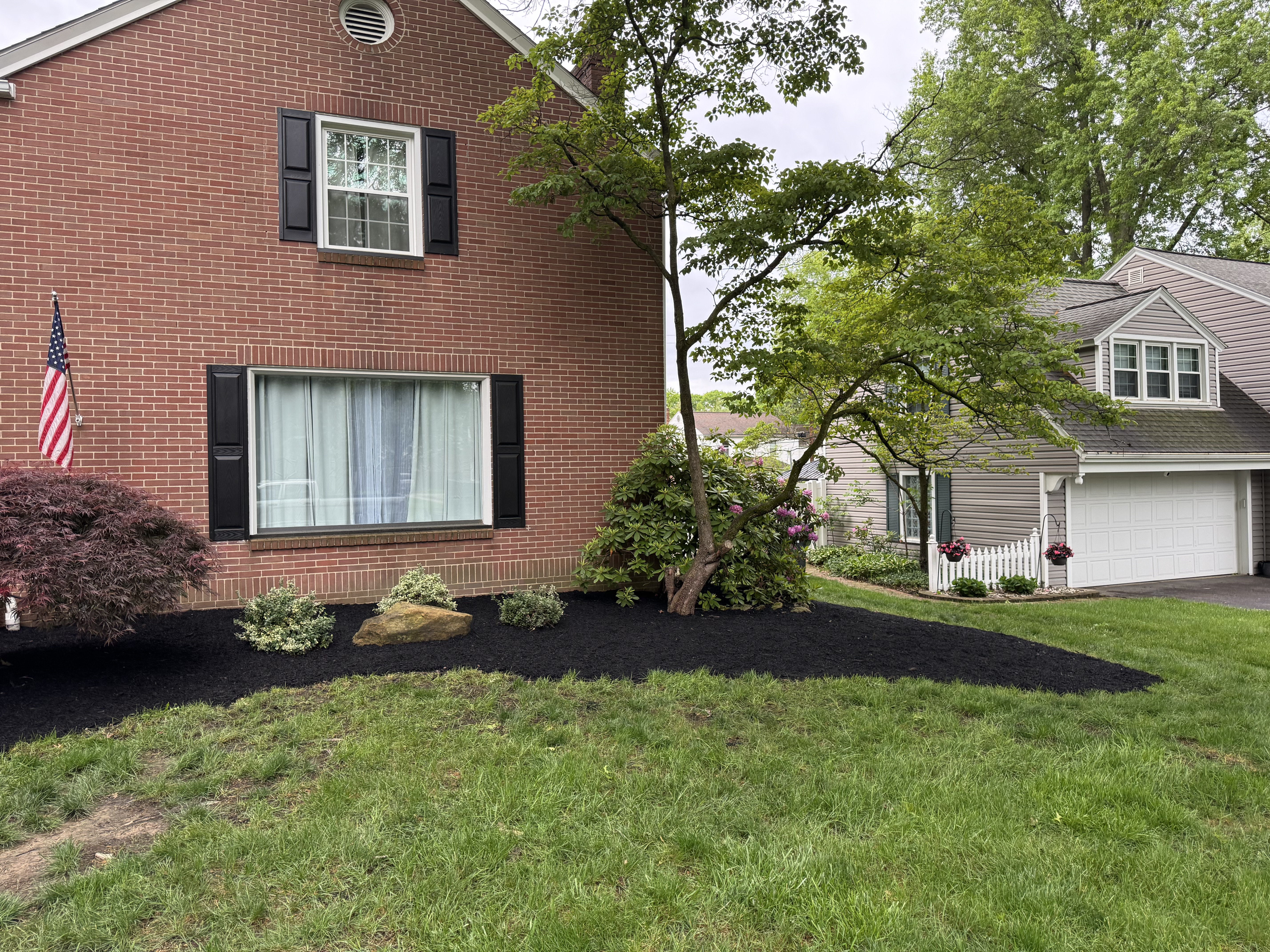Front yard beds with new mulch after refresh